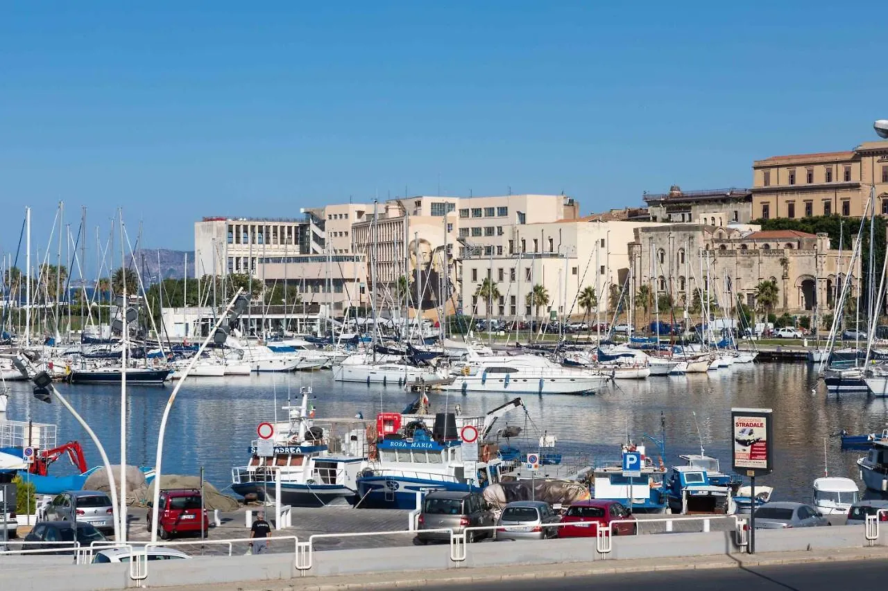 Camera Vento Porto Antico La Cala Palermo Holiday home